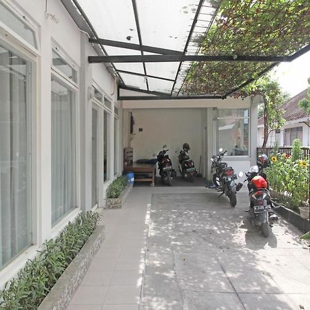 Hotel Reddoorz Near Solo Balapan Station Exterior foto